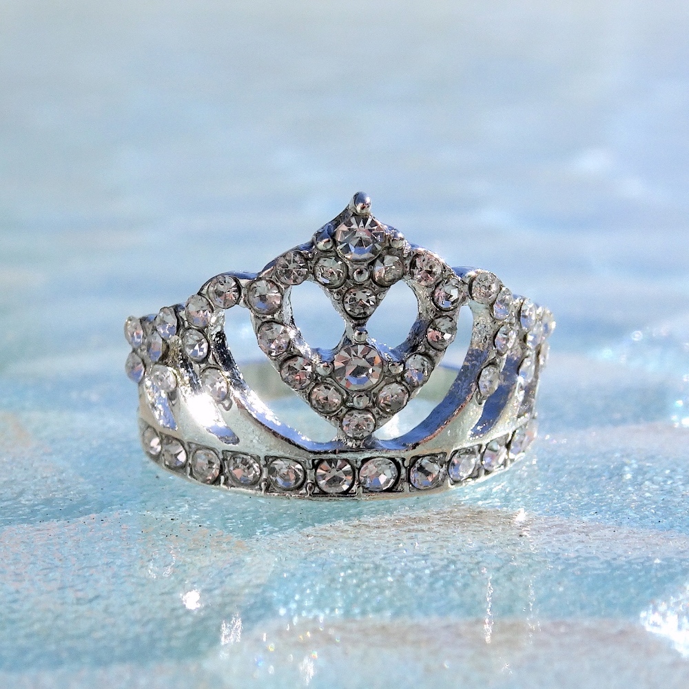 Silver and Clear Jewel Queen Crown Ring Size 6 - Picture 4 of 7